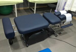 Parent speaking with a clinician while a child sits comfortably in an exam room.